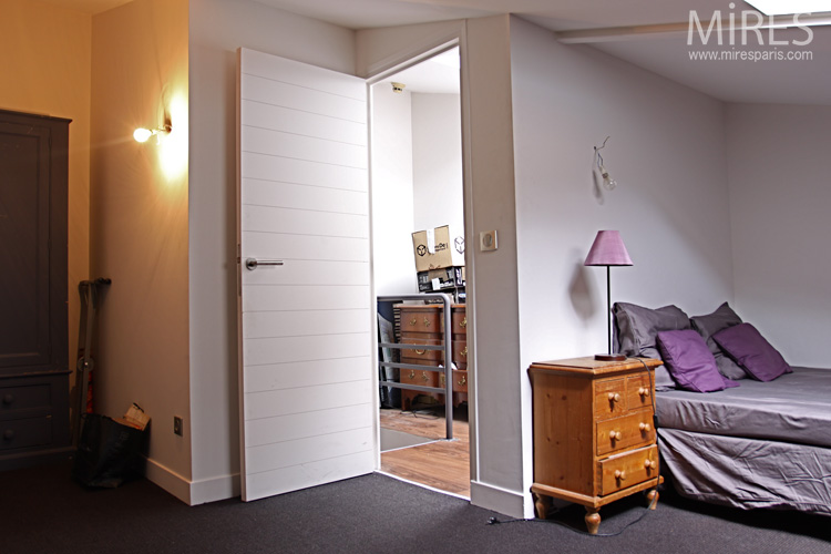 C0612 – Purple-gray bedroom with TV