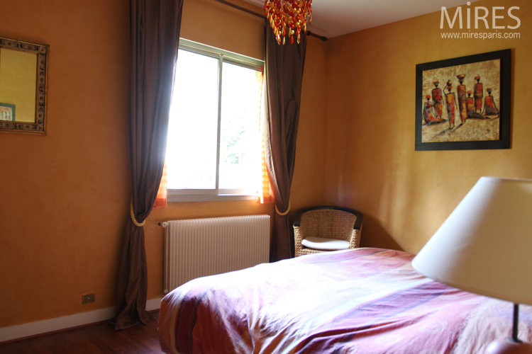 C0637 – African yellow bedroom