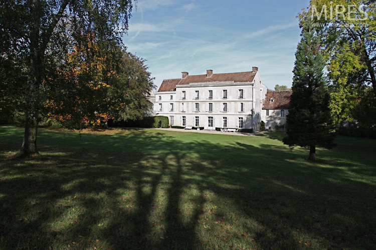Parc, pigeonnier, granges. C0642