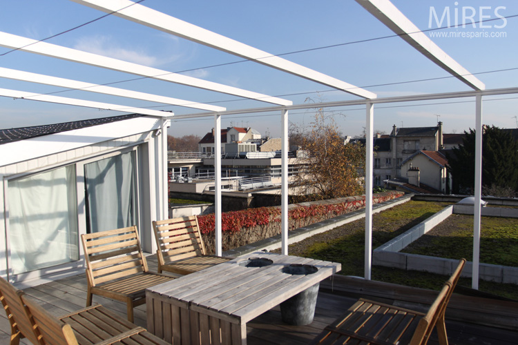 C0648 – Grande terrasse en bois très ensoleillée