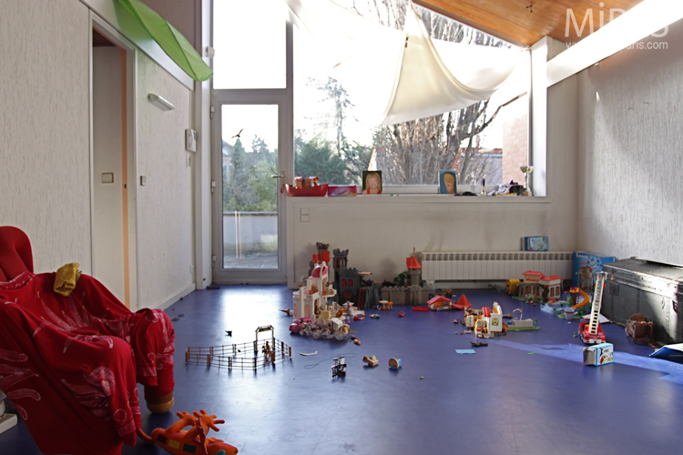 Playroom extended by a terrace. C0665