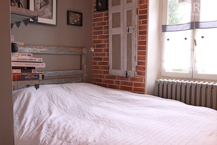 C0678 – Small rustic bedroom
