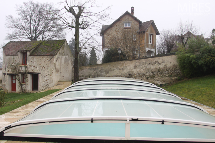 C0676 – Piscine à flanc de colline