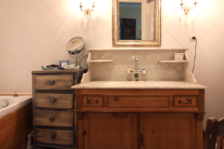 C0728 – 19th century marble vanity