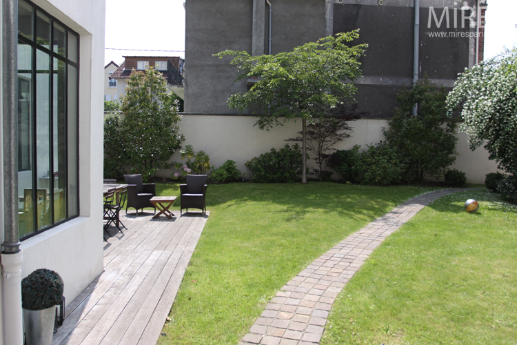 C0721 – Terrasse deck et jardin géométrique
