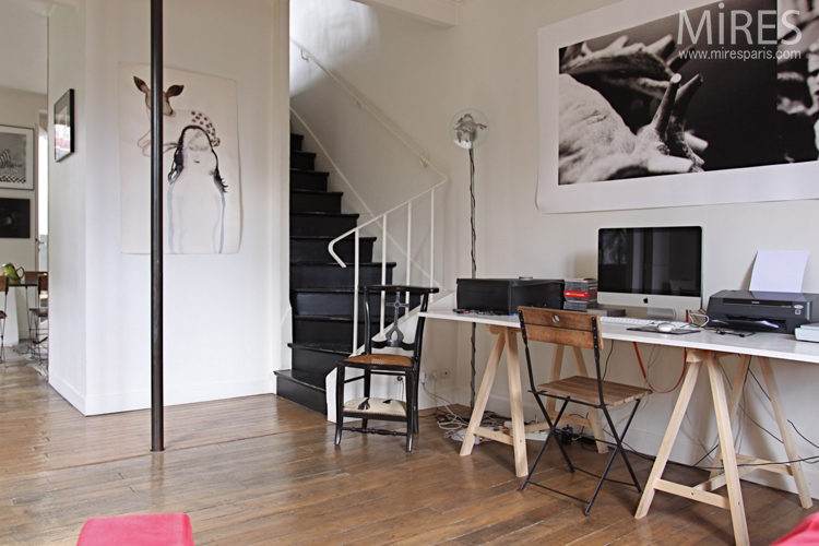 C0729 – Office-living room with column