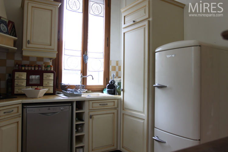 C0732 – Small traditional kitchen