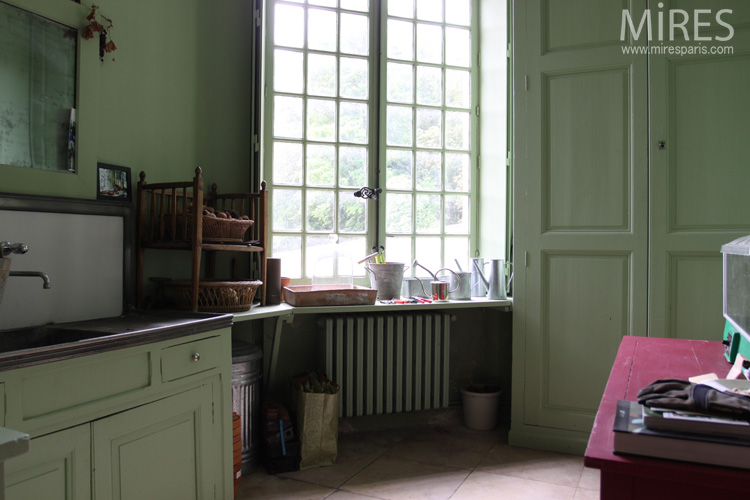 C0738 – Scullery almond color