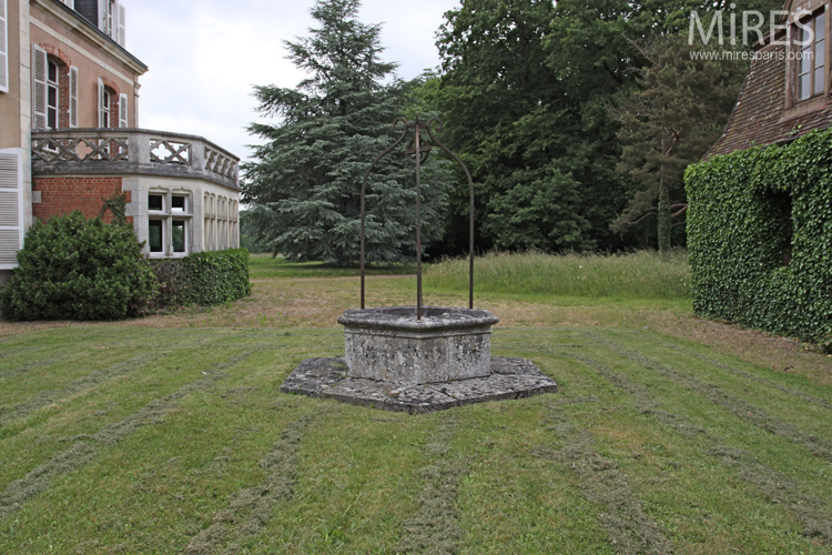 C0726 – Cour bordée de deux rangées de colonnades