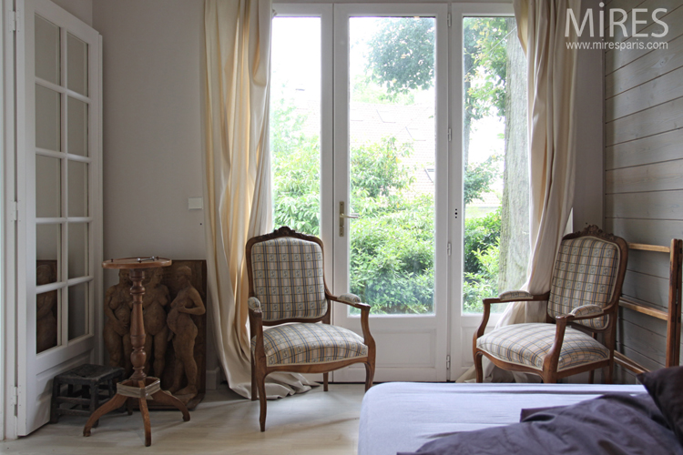 C0730 – Bedroom overlooking the garden