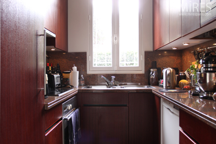 C0734 – Small refined kitchen