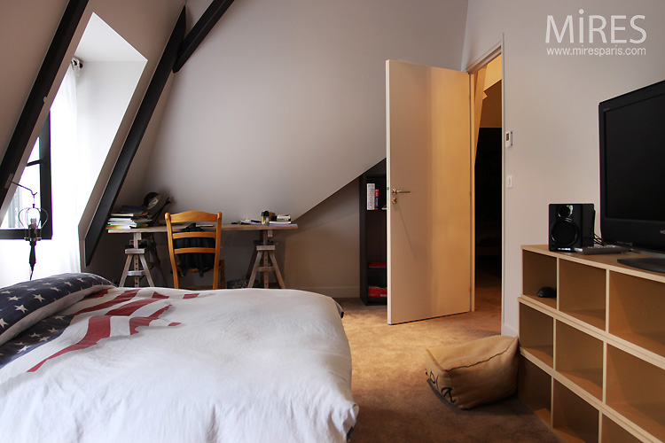 C0751 – Attic and clear bedroom