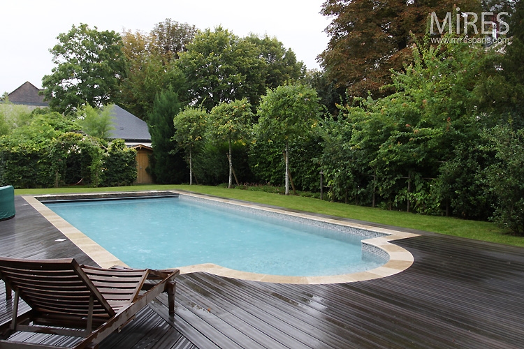 C0754 – Pool and deck in the middle of the green