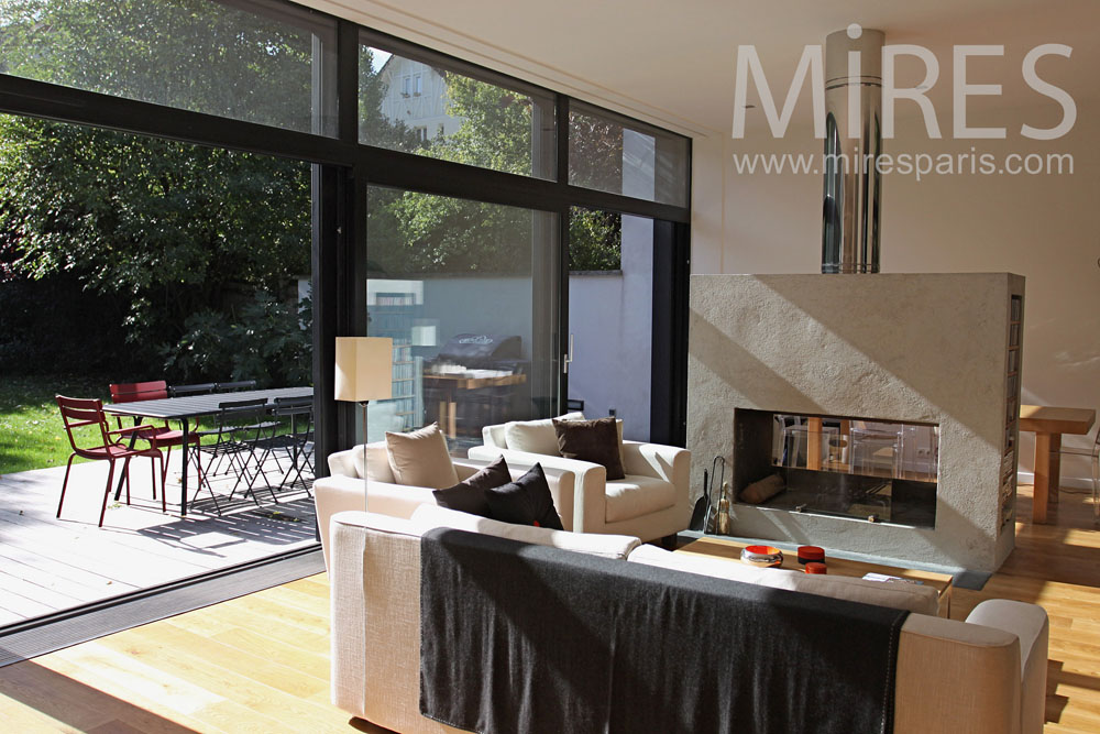 C0762 – Living room with a large bay window