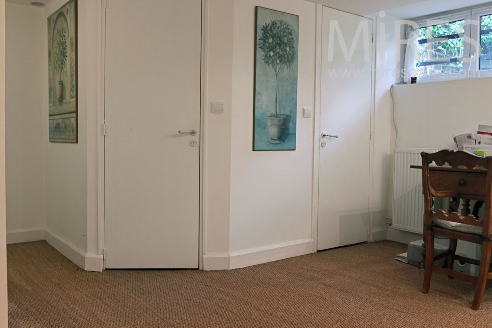 C0763 – Upstairs hallway with a small desk