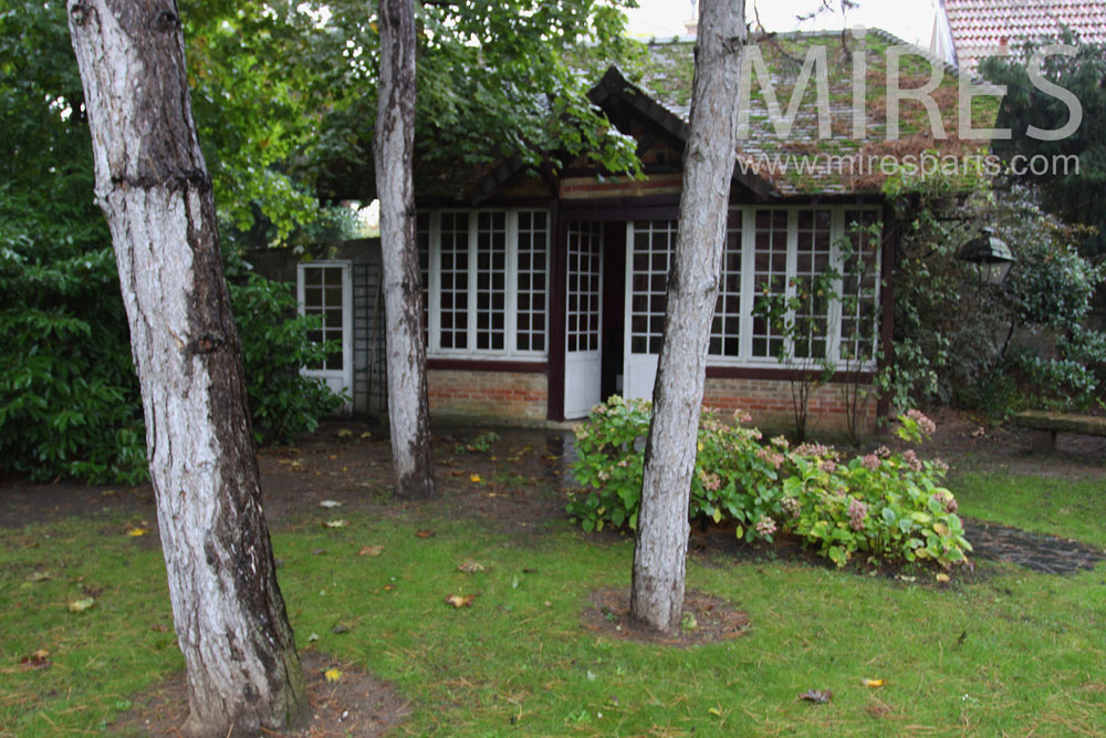 C0769 – Dancing outbuilding
