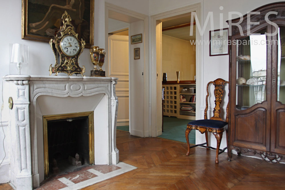 C0771 – 19th century living room with flooring