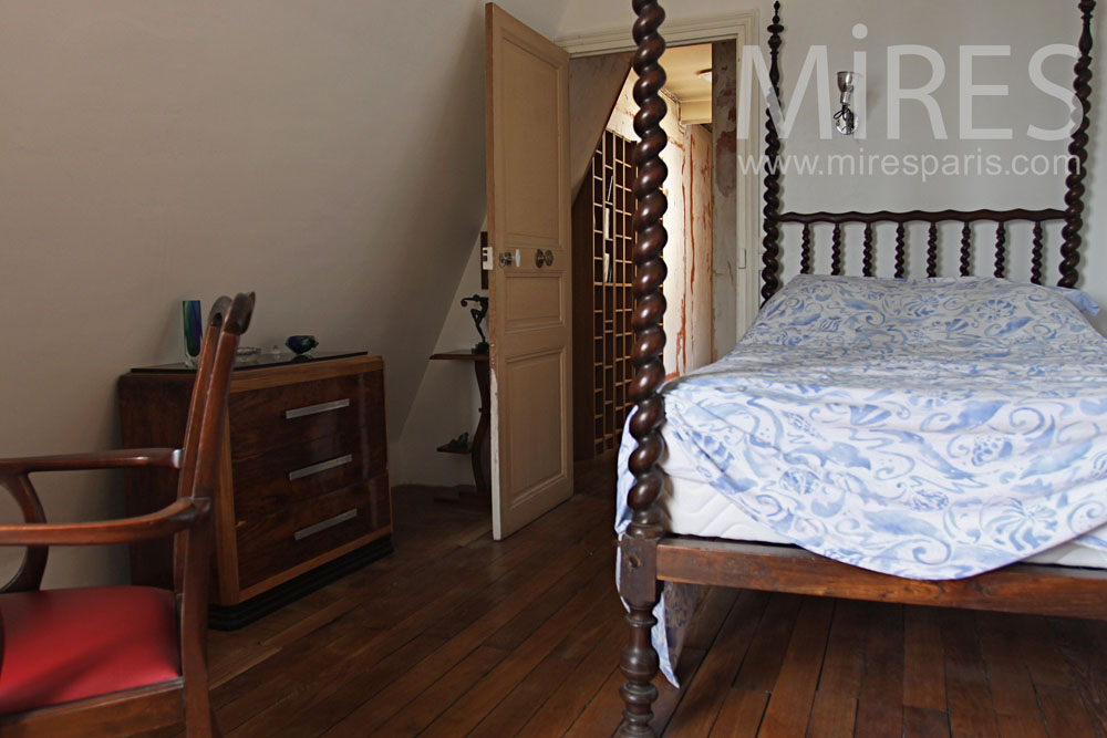 C0771 – Bedroom with wooden bed