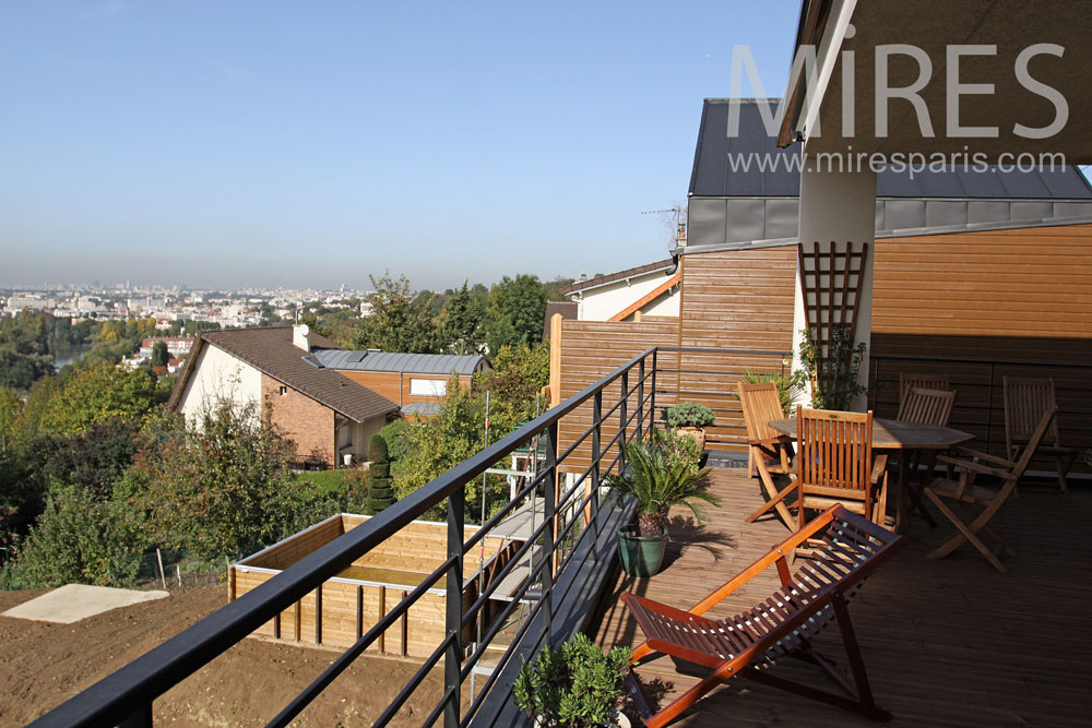 C0772 – Petit balcon plancher en bois