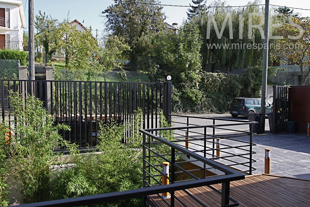 C0772 – Footbridge over a little garden