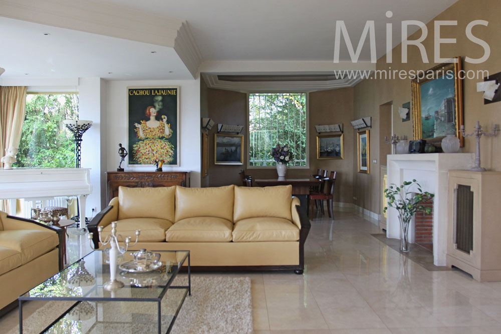Art deco living room with white grand piano. C0774