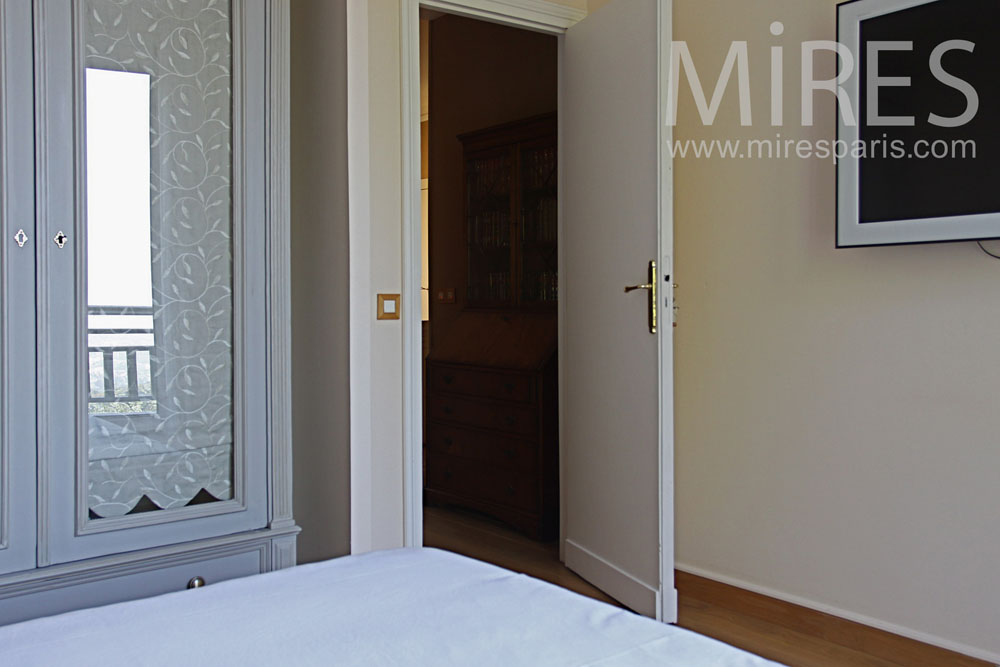 Little bedroom with balcony. C0774