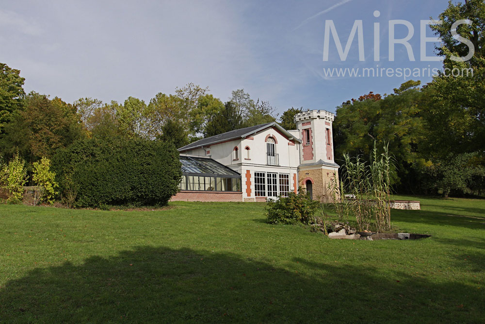 C0775 – House with garden house