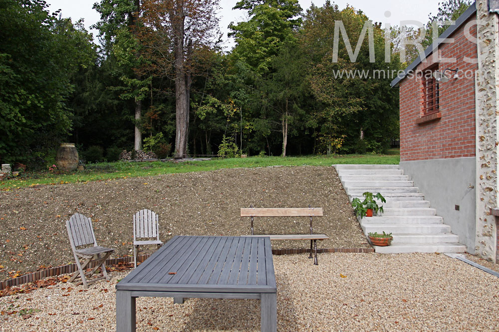 C775 – Long veranda brick and metal C0775