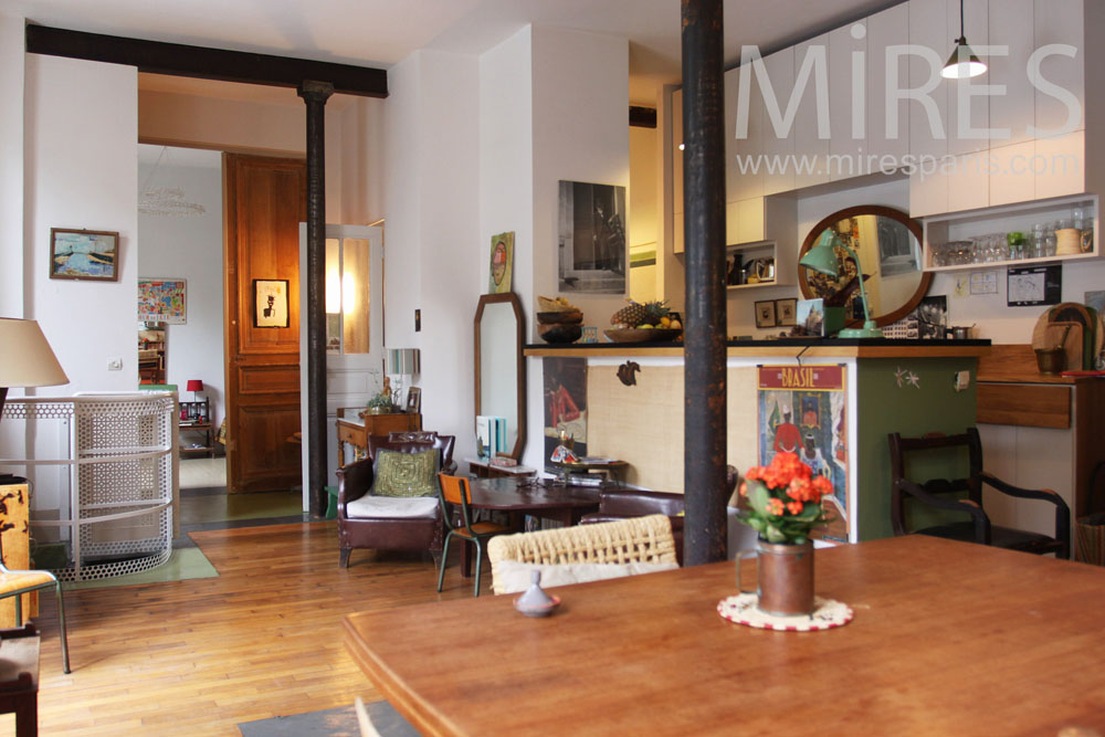 C0780 – Kitchen open on the living room