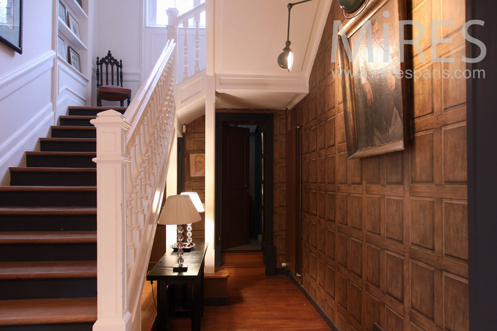 Optical illusion entrance. C0802
