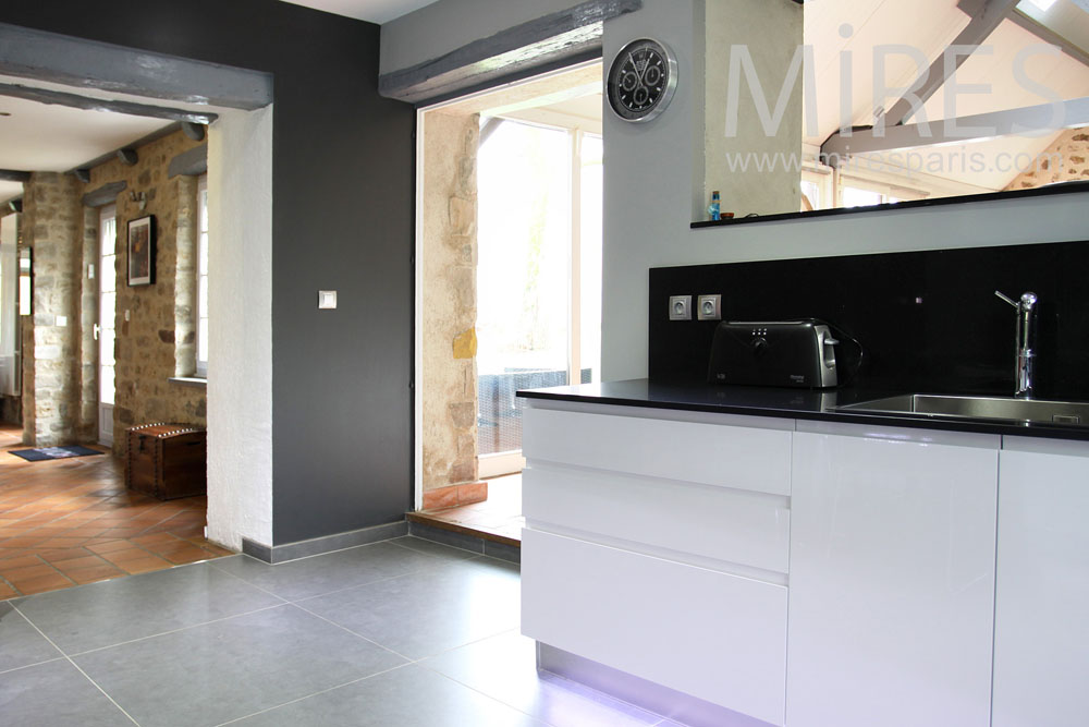 C0804 – Luminously modern kitchen