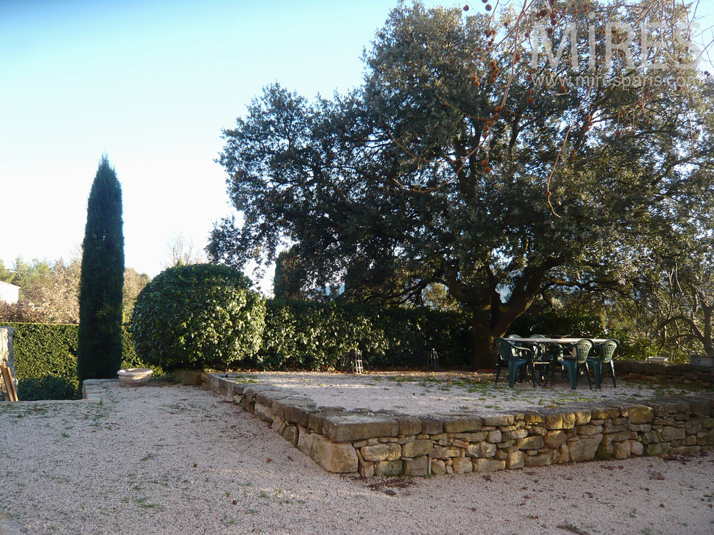 C0811 – Farniente corner at the back of the mansion