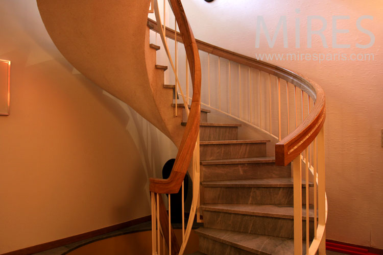 Escalier en bois. C0818