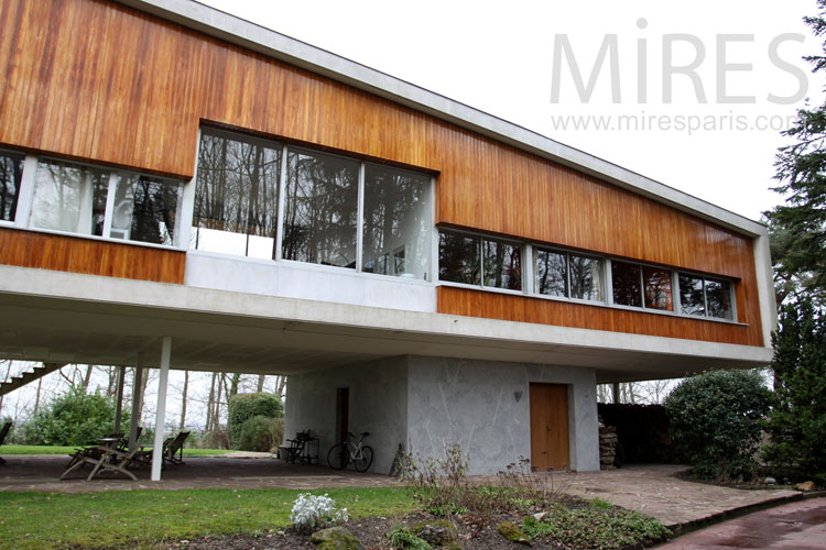 Bungalow géant de forêt. C0818