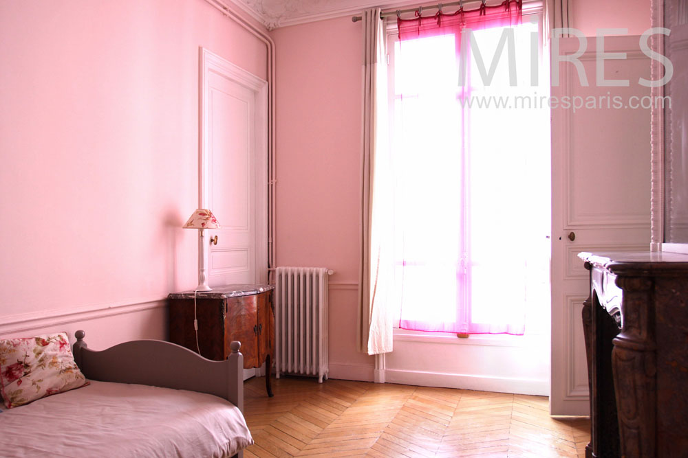 C0823 – Chambre d’enfant fushia