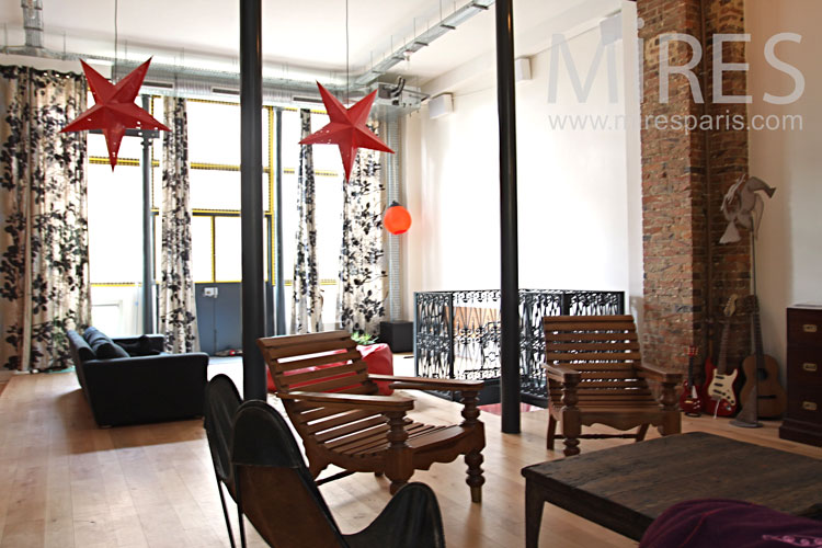 C0832 – Stars lounge