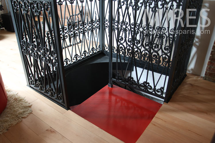 C0832 – Wrought iron staircase
