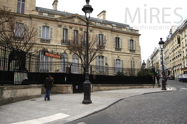 L’ hôtel bibliothèque. C0856