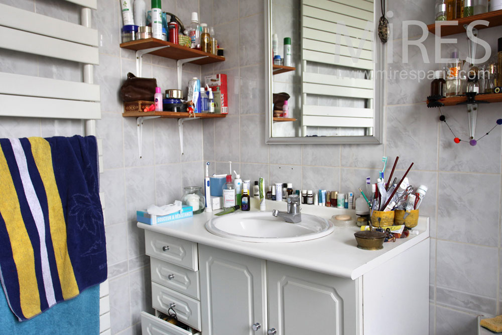 C0855 – Schoolgirl bedroom with shower