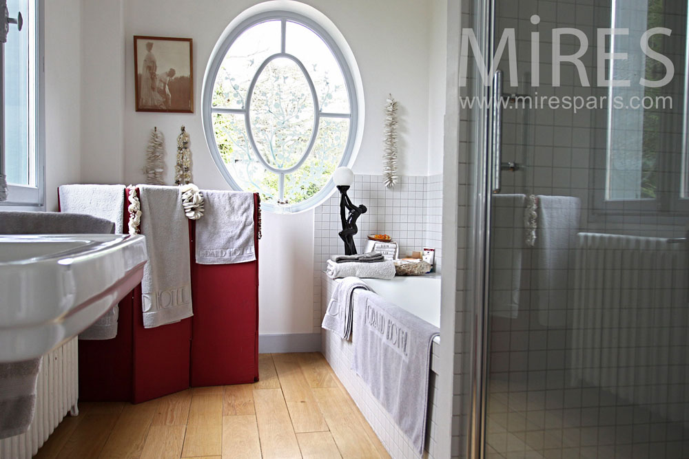 Salle de bains rez-de-chaussée. C0861