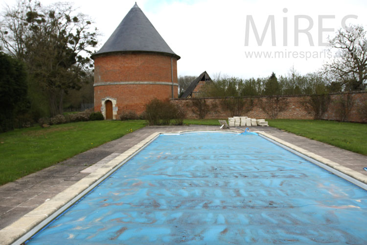 C0866 – Piscine et pigeonnier