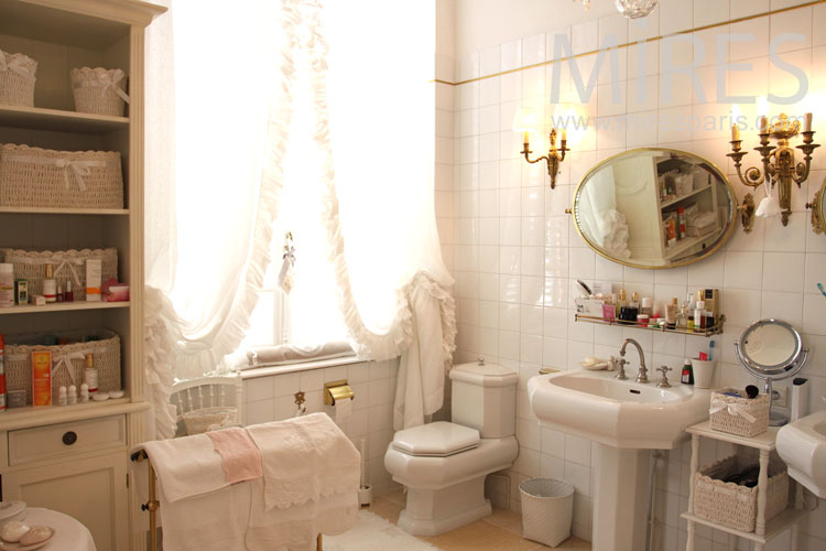 C0866 – The bourgeois bathroom