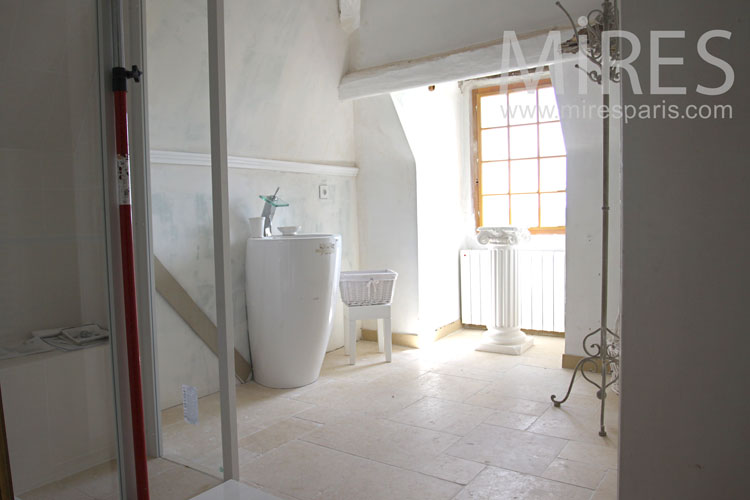 C0866 – Bath under roof