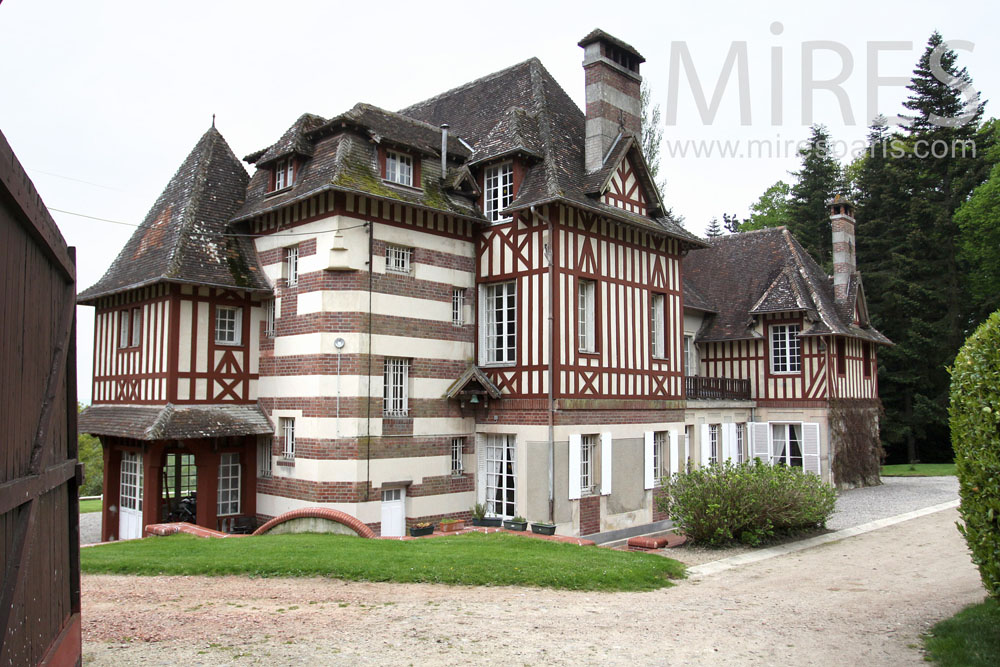 C0870 – Familial mansion
