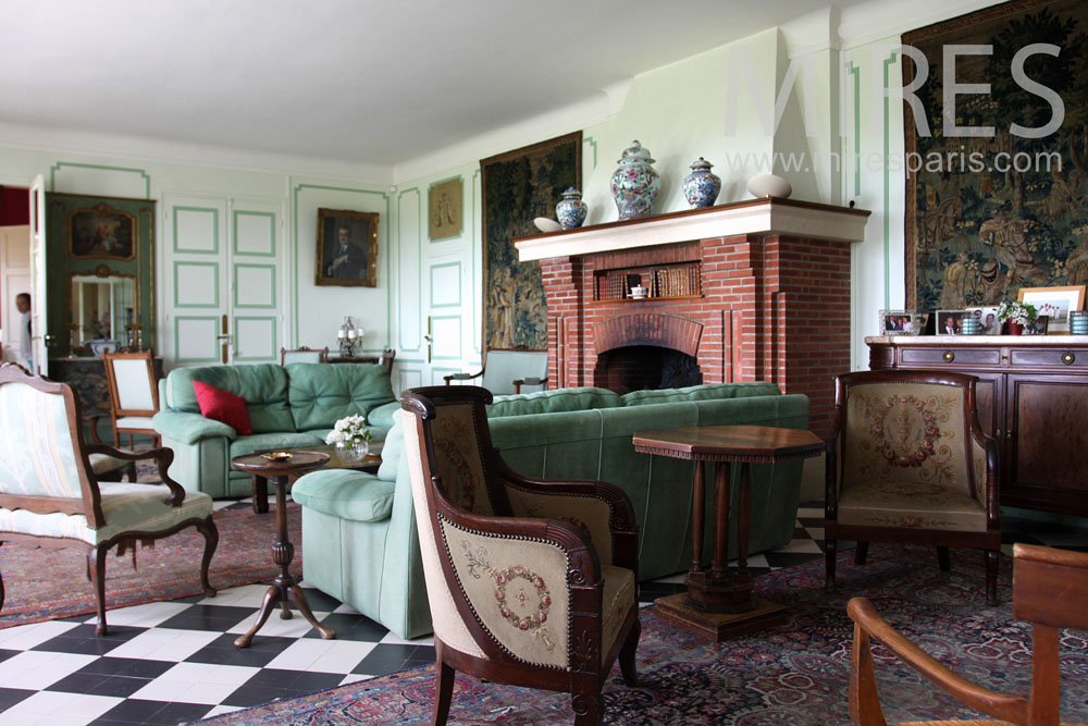 C0870 – At home living-room with red brick chimney