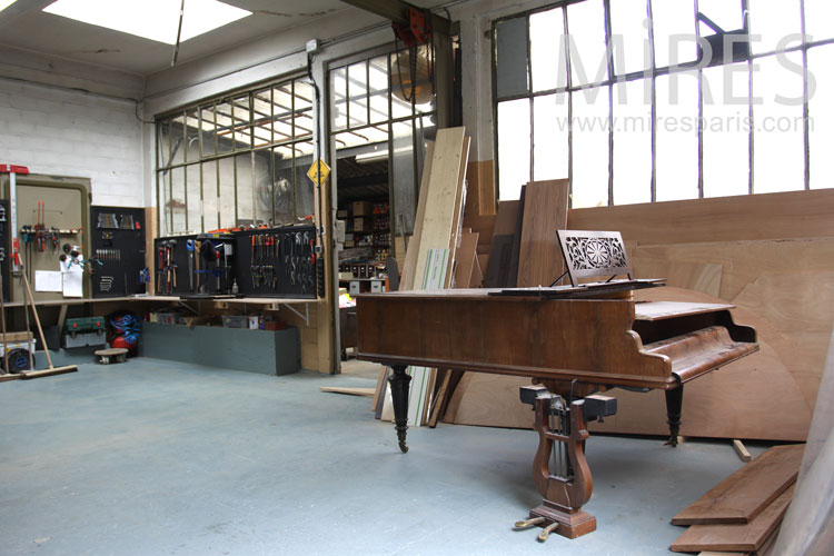 C0879 – Piano Warehouse