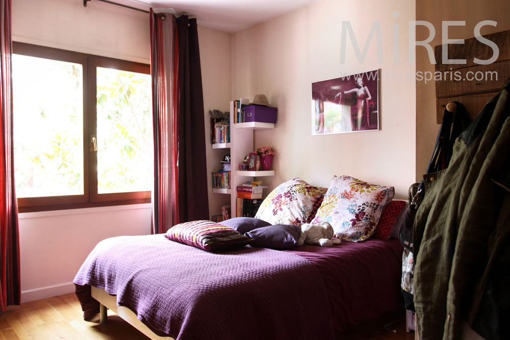 C0149 – Purple bedroom