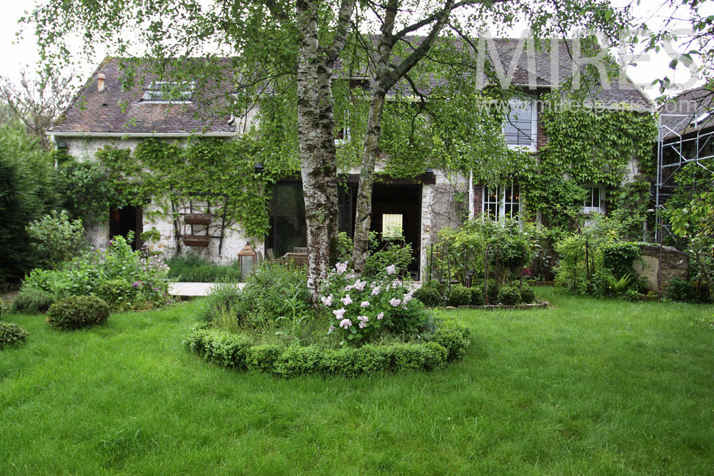 Maison de campagne côté jardin. C0877 | Mires Paris