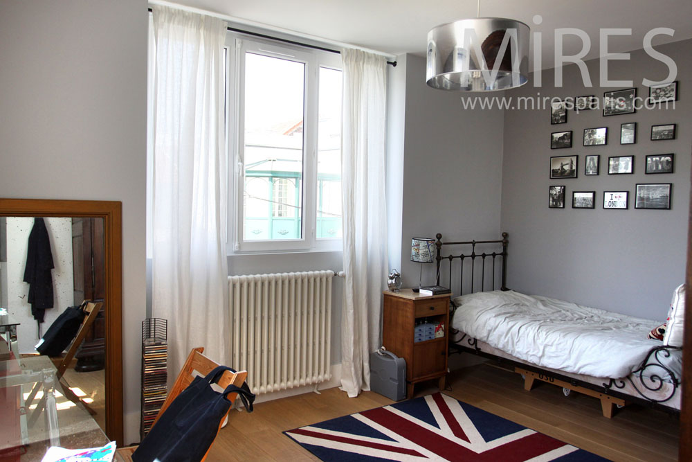 C0883 – So British bedroom