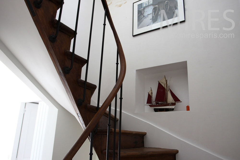 C0883 – Deco stairways and hallways